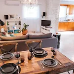 Soul V. House בית נופש Zipárion